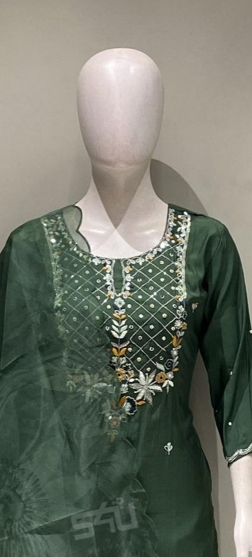 Muslin silk embroidered with digital print duppata 3piece kurti set